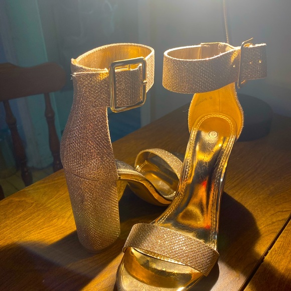 Going out high heels - Picture 3 of 3